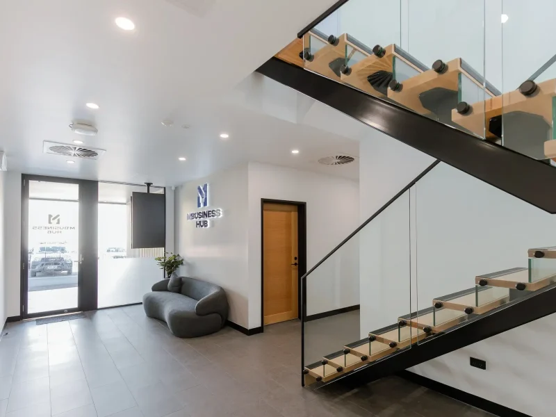 M1 BUSINESS HUB-90